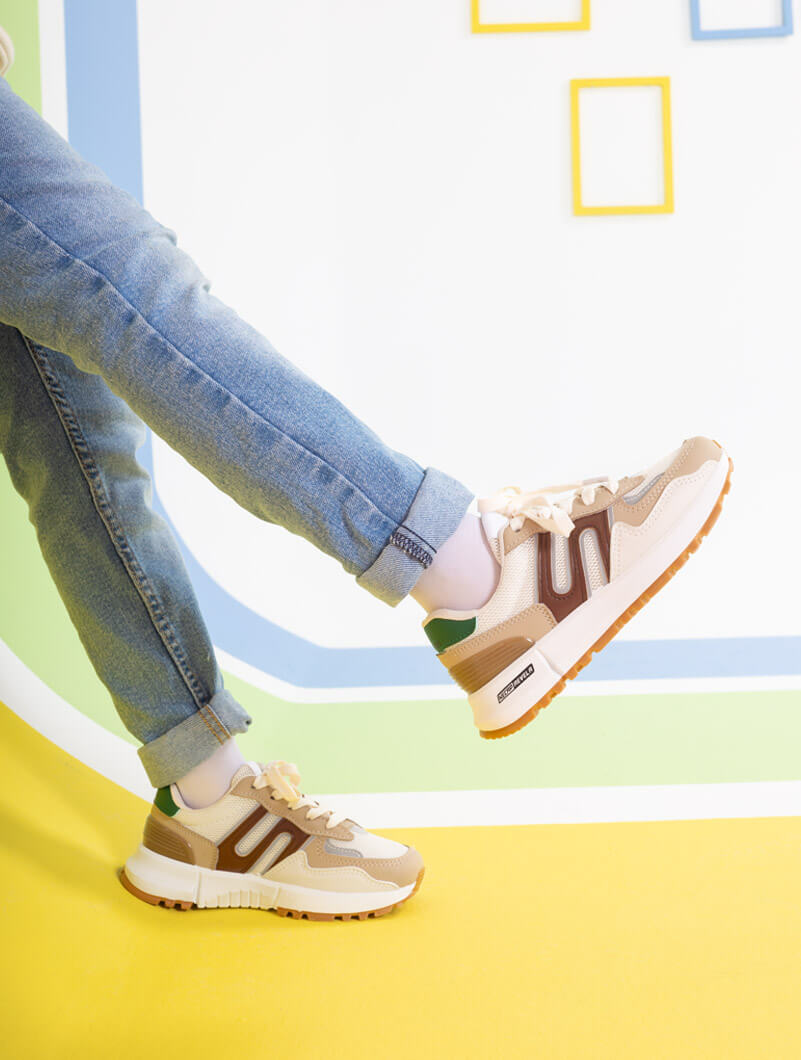 Baskets colorées à lacets